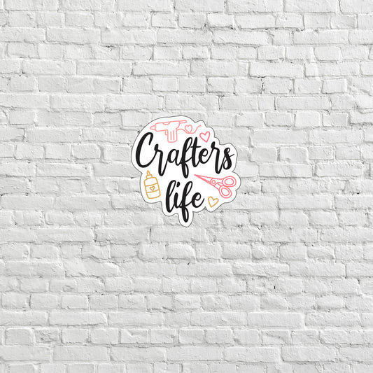 a white brick wall with the words crafters like on it